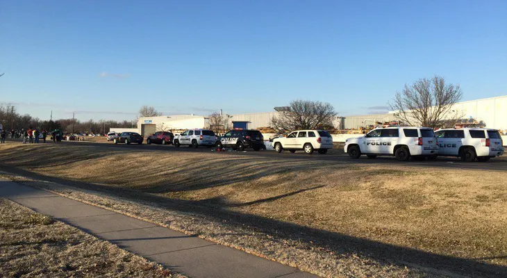 Tiroteo deja dos muertos y varios heridos en Kansas
