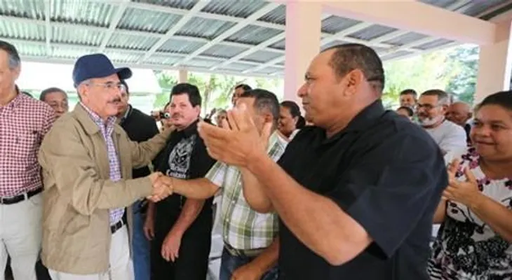 Danilo Medina visita comunidad Los Martínez en Valverde y ordena el desmonte de 25 mil tareas de tierra