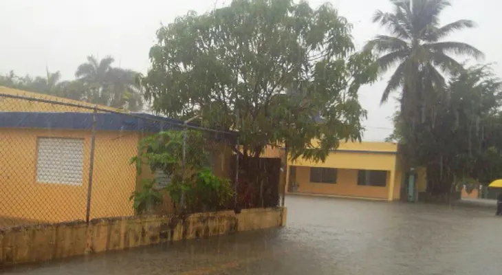 Desalojan hospital del Seguro Social de Montellano por inundaciones