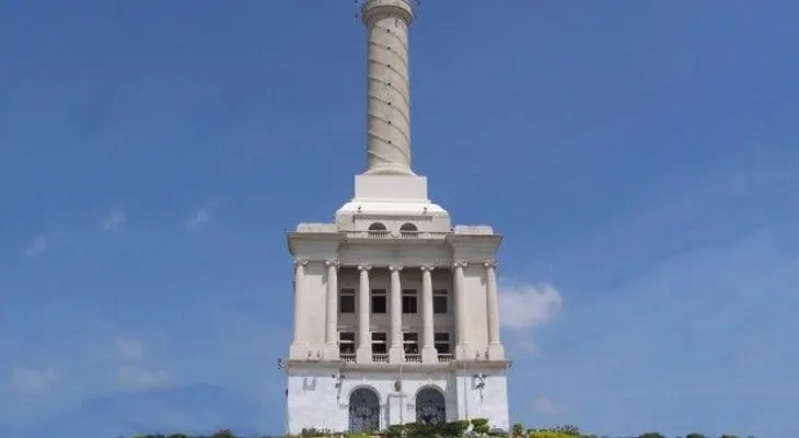 Cultura dice que "es un mirador" lo que pretende licitar en Monumento a la Restauración