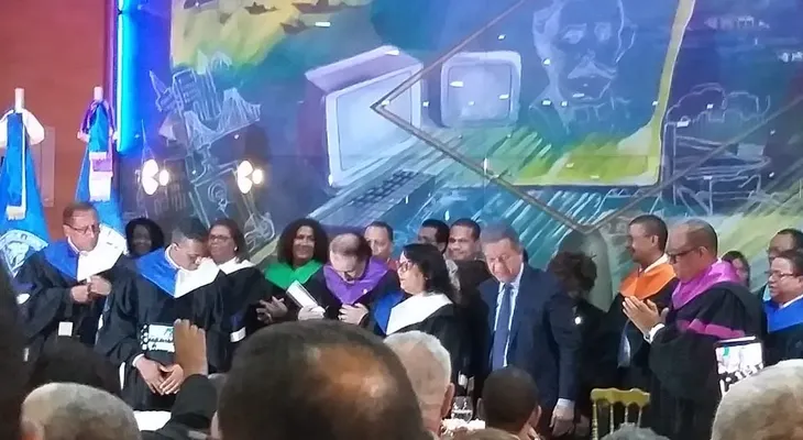 LF pide a DM decir si va de nuevo o no; dice crisis venezolana debe ser resuelta con el diálogo