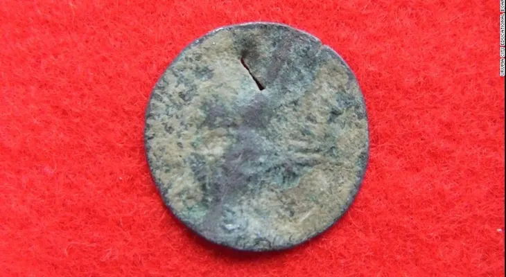 Descubren monedas antiguas del Imperio romano en un castillo en ruinas de Japón