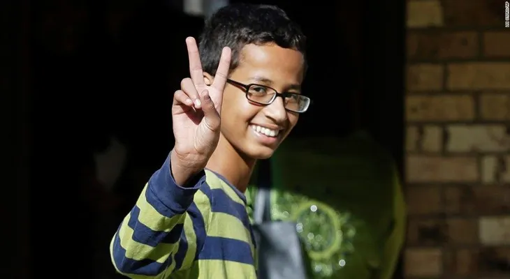 Ahmed Mohamed, el joven musulmán del supuesto 'reloj bomba', se mudará a Qatar