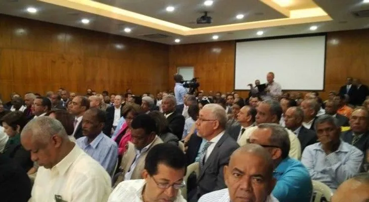 Miembros Comité Central se reúnen con Leonel para darle apoyo