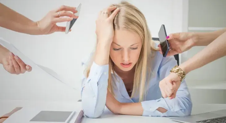 Las mujeres tienen más prevalencia para estresarse , según experto neurocientífico