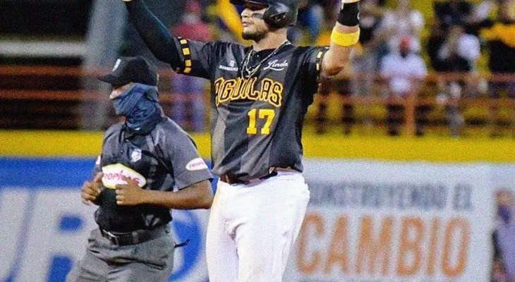 Aguilas se meten en pelea en el RR; ganan tercero en linea. Zoilo deja de jugar 