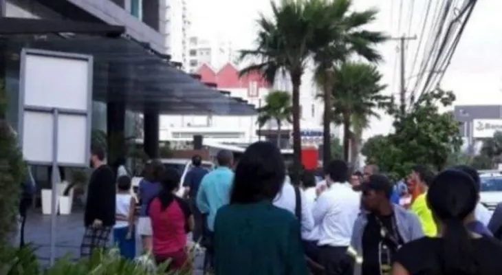 Se registra conato de incendio en hotel Holiday; sacan empleados y clientes