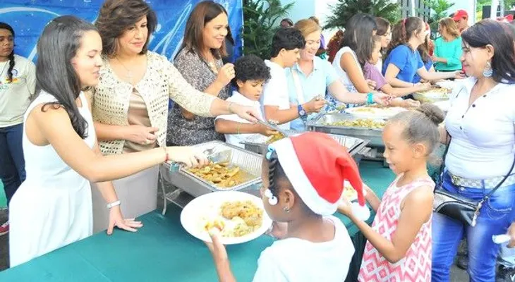 La Vice comparte almuerzo con niños vulnerables