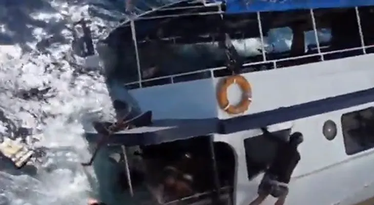 Dramático hundimiento de un barco en Tailandia (Video)