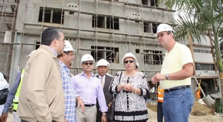 Autoridades de Salud Pública y OISOE supervisan remozamiento Hospital Cabral y Báez