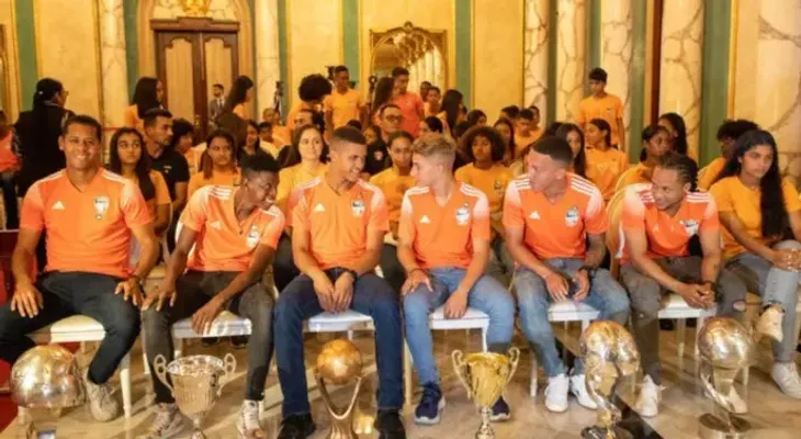 Presidente Luis Abinader recibe a Cibao FC campeones de LDF 2022