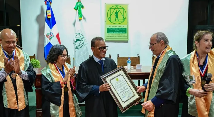Basilio Belliard investido como Miembro de Número de la Academia de Ciencias de RD