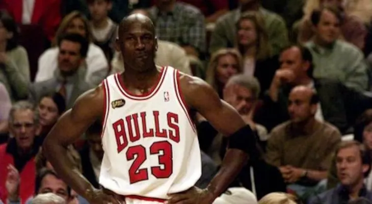 Camiseta de Michael Jordan usada en las Finales de 1998 se vende por $12,26 millones y marca un récord