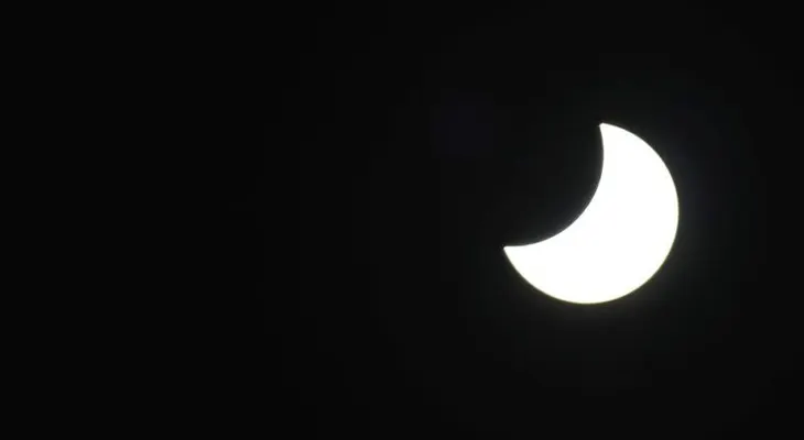 Recomiendan medidas para no DAÑAR la vista durante paso de eclipse parcial del Sol, del lunes 21 de agosto 