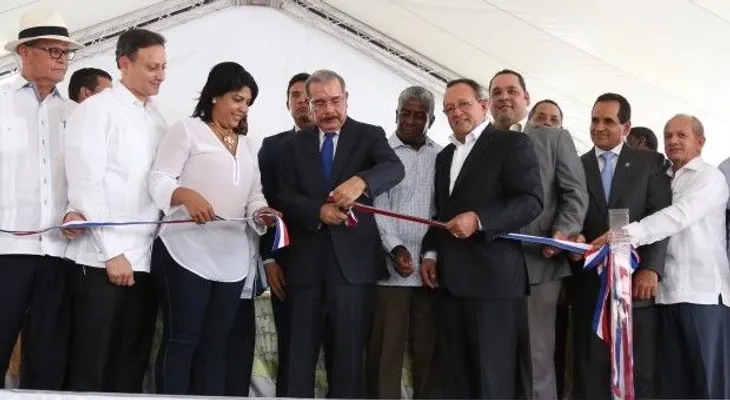 Danilo Medina encabeza acto apertura a Feria de la Piña