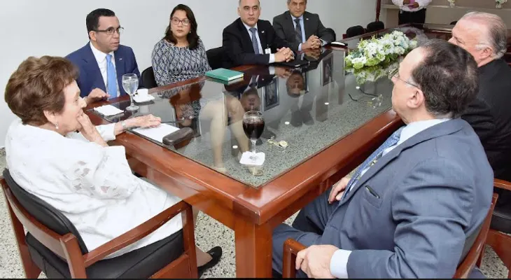 Ministro Andrés Navarro coordina alianza con Rehabilitación para fortalecer educación inclusiva