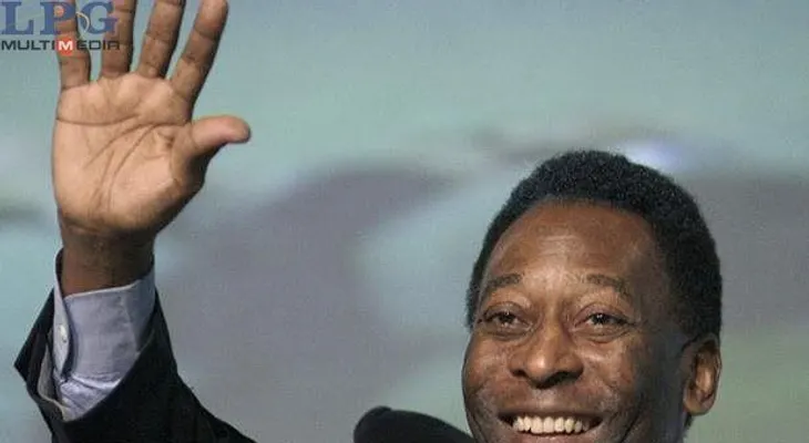 Pelé se recupera tras operación por cálculos 
