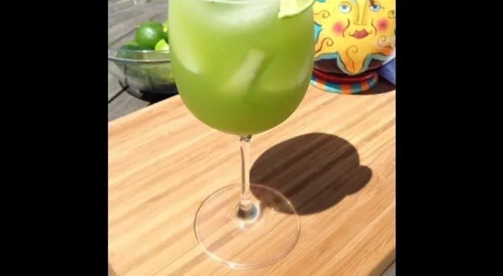 Limón verde, menta y agua fresca de pepino, rica para adelgazar (Video)