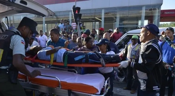 Apresan chofer rompió piernas a estudiante al subirse a acera