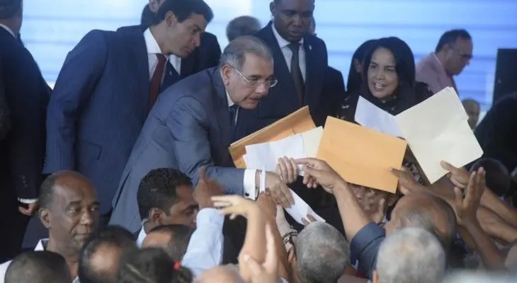 Presidente Medina entrega centro de salud y dos planteles escolares en Santiago Rodríguez