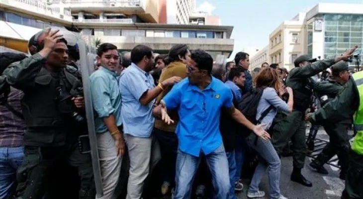 Protestas y saqueos en Caracas