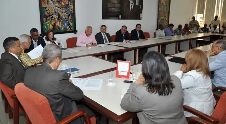  Empleadores y trabajadores discutirán alza salarial para empleados privados; convocan CNS 