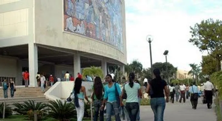Profesores de la UASD levantan paro, tras lograr un aumento de 40%
