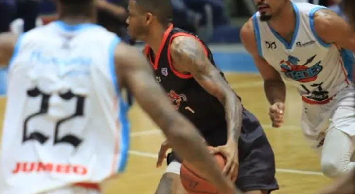 Leones dominan a Titanes y ganan la serie en la Súper Liga LNB