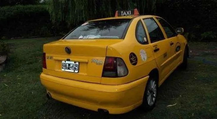Periodista denuncia que un taxista de  Apolo Taxis abandona niños en la ciudad