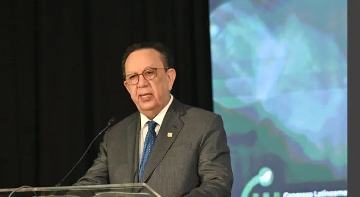 Valdez Albizu: Sostenibilidad de la banca es la clave para garantizar su permanencia