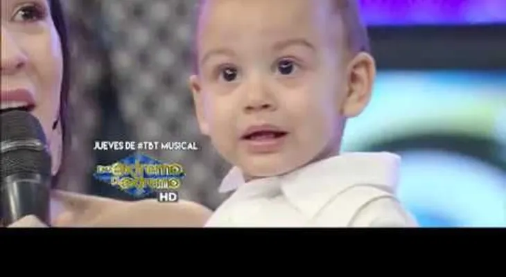 Nahiony Reyes presenta a su hijo Abel Arturo
