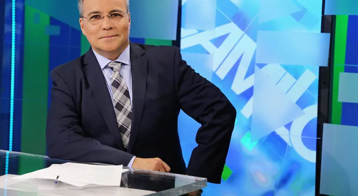 Camilo Egaña recibe a José Luis Perales