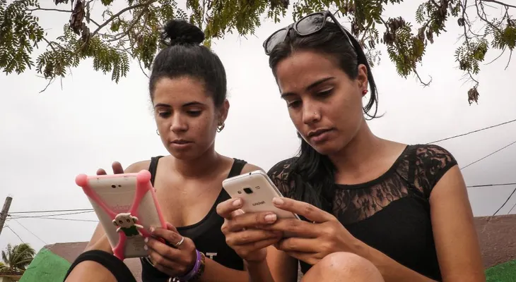 Penetración de las redes sociales en Cuba aumentó un 346% el último año, según el gobierno