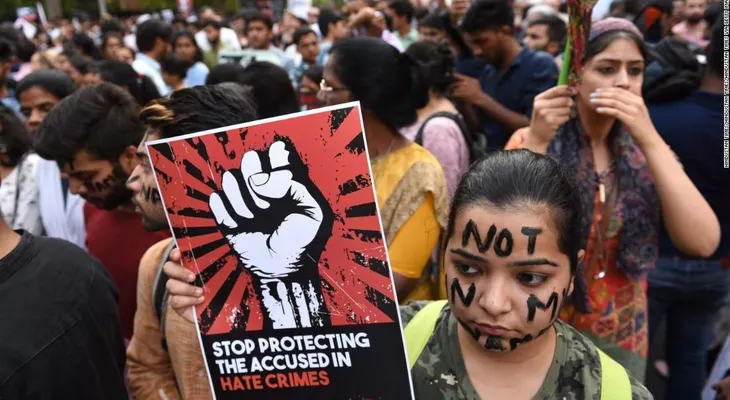Adolescente india denuncia que fue violada por profesores y compañeros de clase durante meses