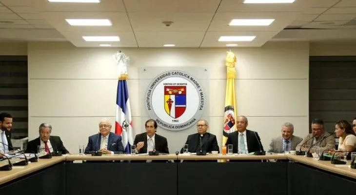 CES y representantes del Gobierno acuerdan retomar diálogo sobre Pacto Eléctrico