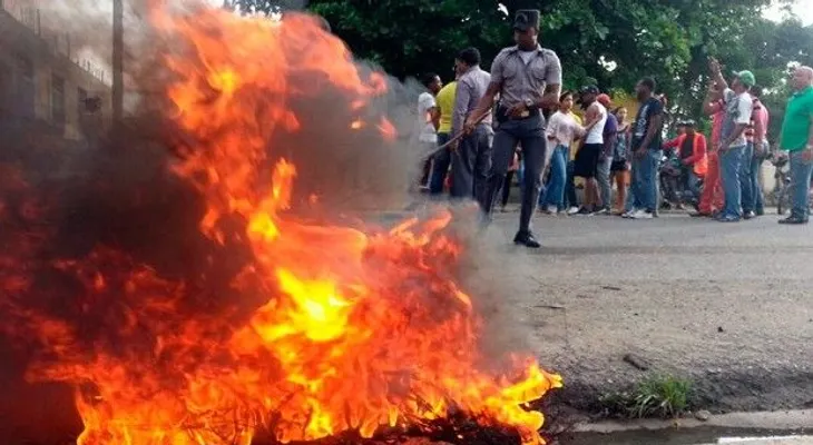 Comunidades reclaman asfalto de calles en Cibao