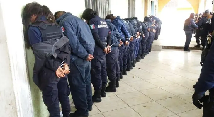 Detienen a todos los policías de un pueblo de Michoacán, México, por el asesinato de un candidato electoral
