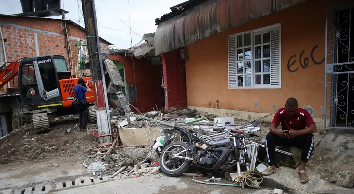 Colombia: la esperanza de hallar supervivientes se desvanece mientras las máquinas retiran escombros