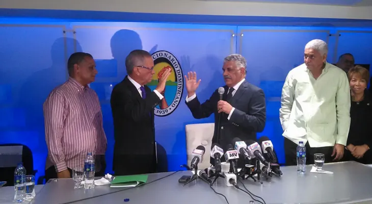 Aspirante a alcalde por comunidad Santiago renuncia al PRM y pasa al PRD