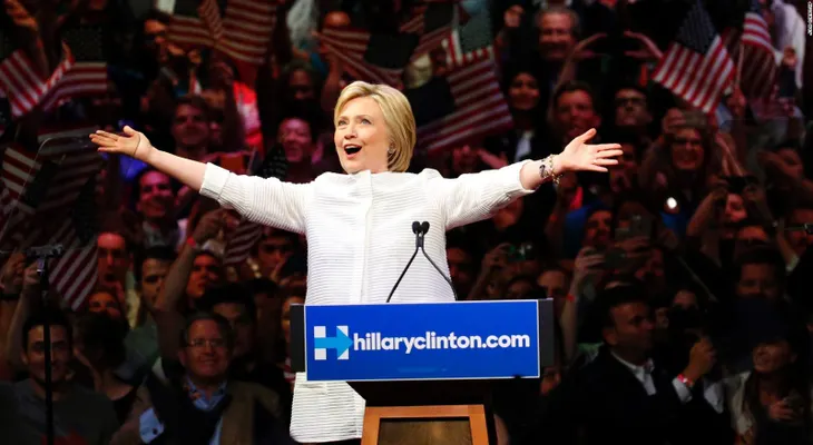 Choque de Opiniones: Clinton rompe el "techo de cristal" de la política en EE.UU.