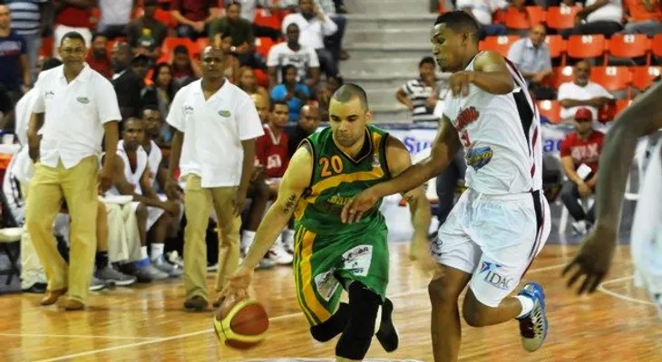 Jose Olivero y Warren Carter salvan al San Carlos