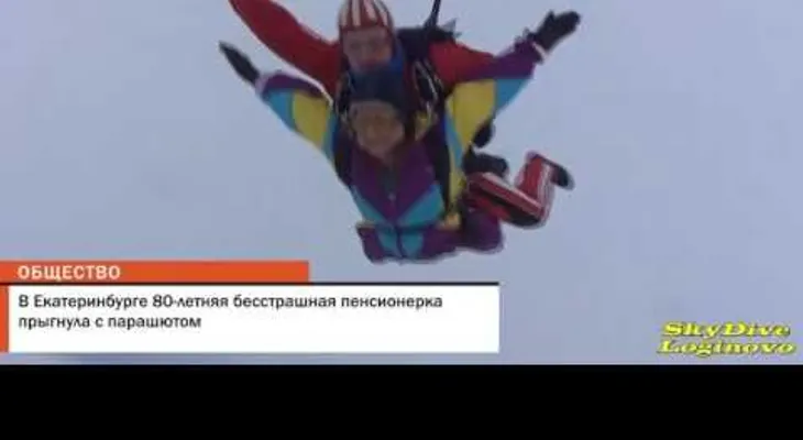 Una mujer rusa celebra su 80.º cumpleaños con un salto en paracaídas