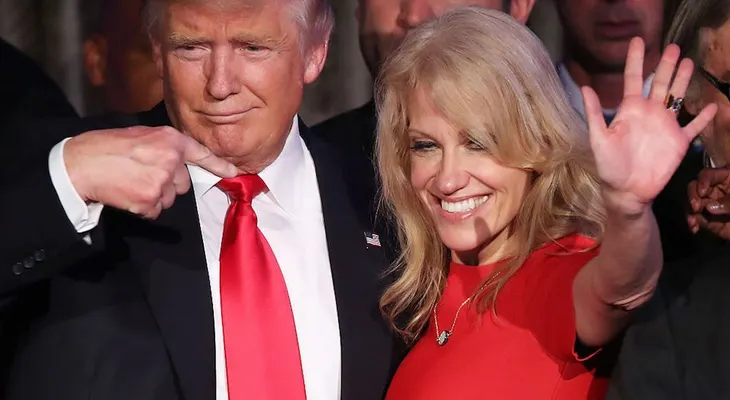 Simpatizantes de Trump se sienten traicionados por acercarse a Romney, dice asesora