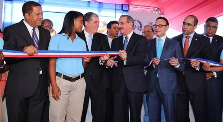 Danilo Medina entrega 53 aulas en La Altagracia y La Romana 