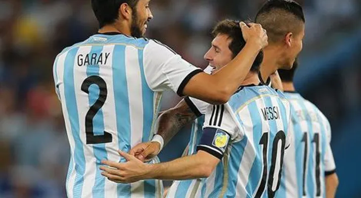 El golazo de Messi y un autogol garantizan victoria de Argentina por 2-1
