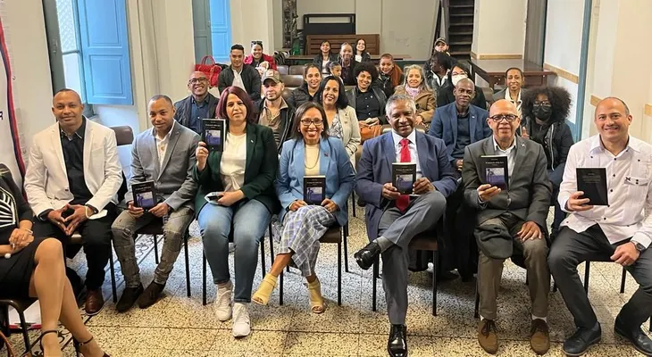 Con gran éxito presentan en un tour poético en Italia y España el libro "El Milagro de la Luz"