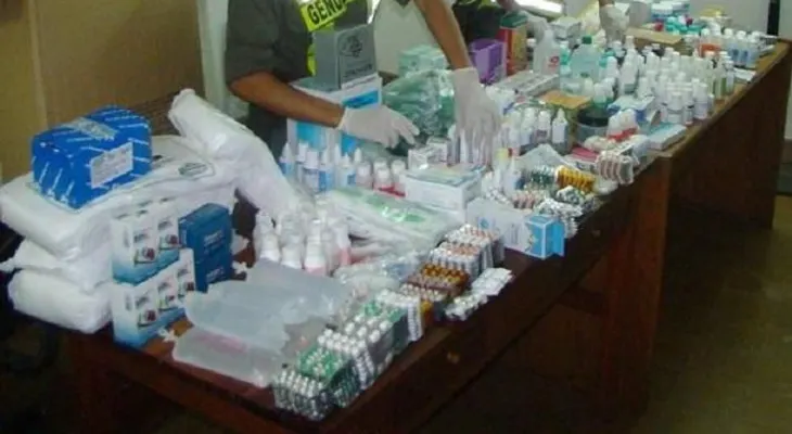 Decomisan medicamentos irregulares en dos farmacias de SDE