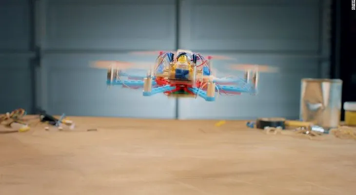 ¿Quieres un drone sin gastar mucho? ¡Hazlo con Legos!