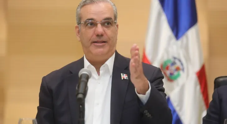 Abinader participa en firma para centro oncológico