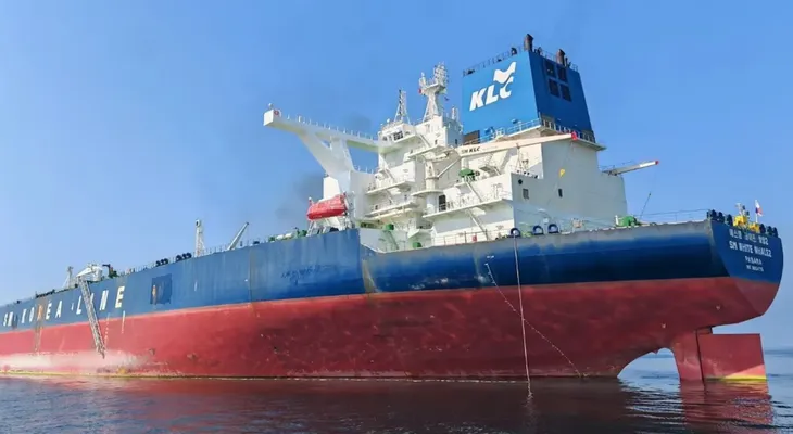 Mueren dos marineros filipinos tras ataque a petrolero saudita en el estrecho de Ormuz